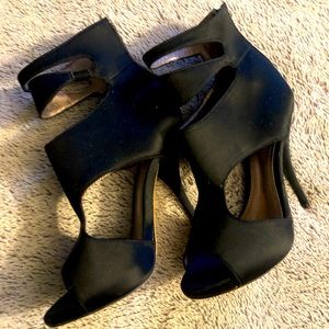 Leon Max stilettos size 6.5 EUC